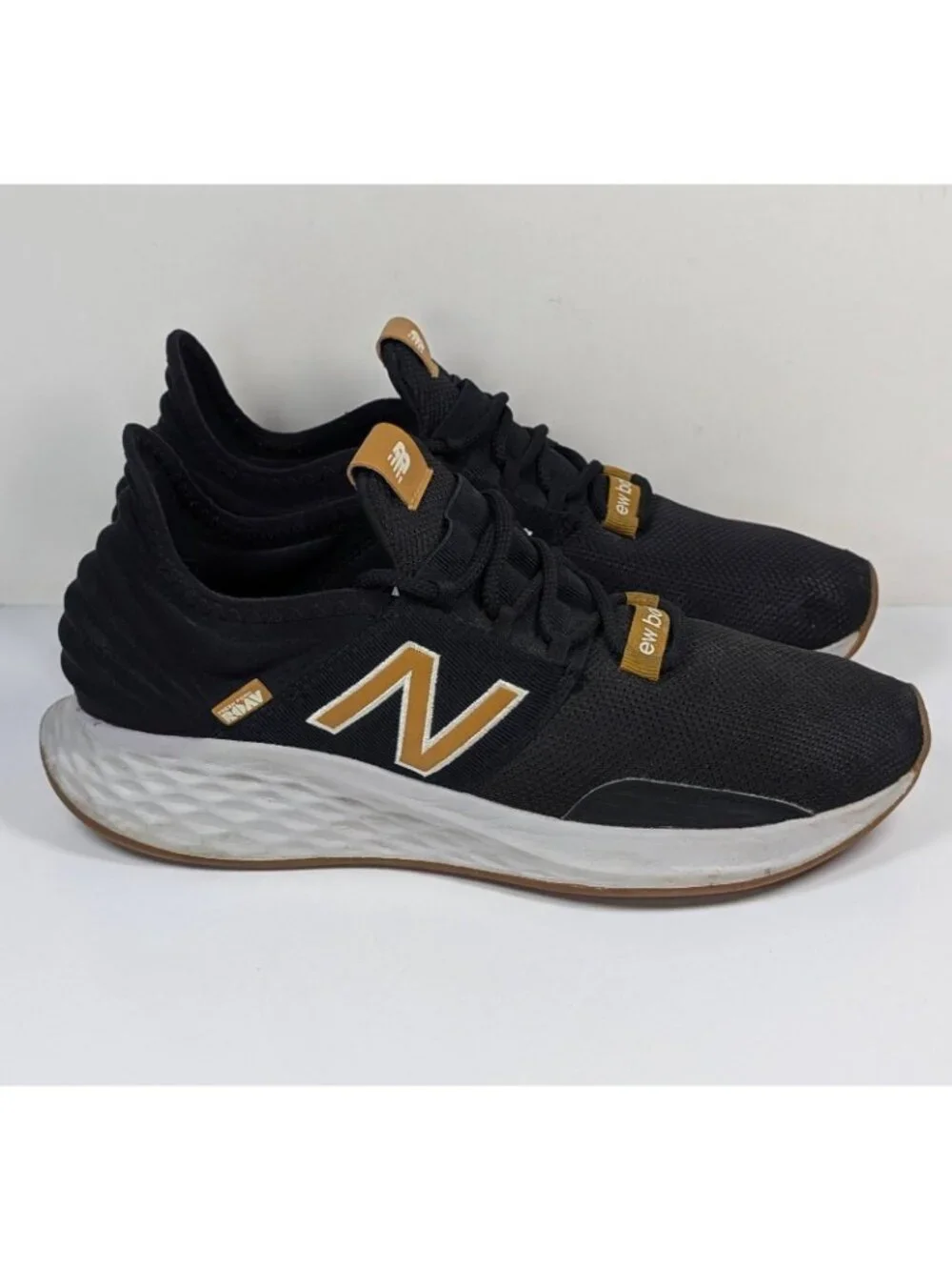 NEW BALANCE Fresh Foam ROAV Running Black Tan Mens Size 11 2E EE Wide Sneakers